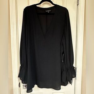 NWT ELOQUII black v-neck blouse with fun sleeves!
